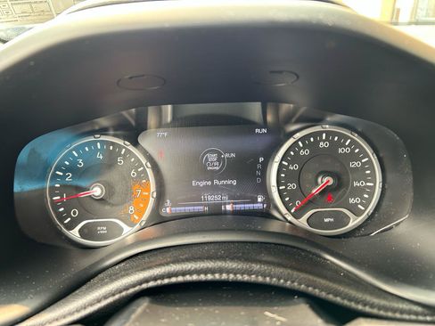 Used 2016 Jeep Renegade Trailhawk w/ Cold Weather Group AWD/4WD image 12