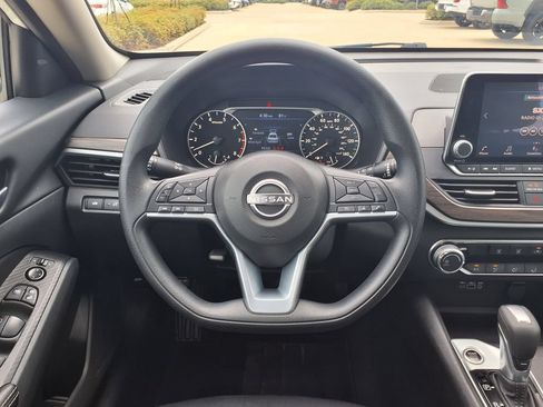 Used 2025 Nissan Altima 2.5 SV FWD image 20