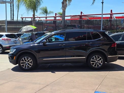 Used 2020 Volkswagen Tiguan SE w/ Panoramic Sunroof Package FWD image 9