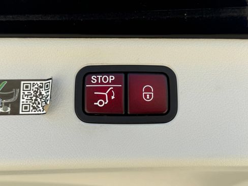Used 2023 Mercedes-Benz EQS 580 4MATIC SUV image 17