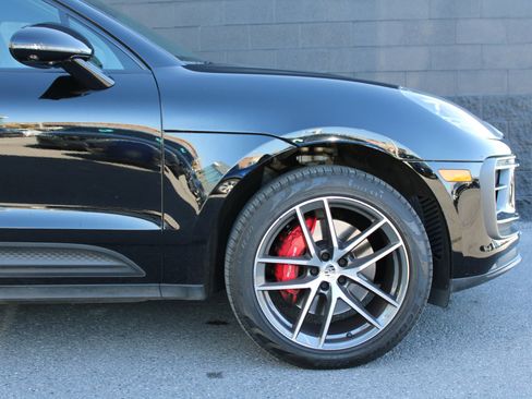 Certified 2023 Porsche Macan S image 12