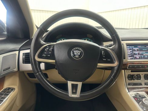 Used 2015 Jaguar XF Premium image 21