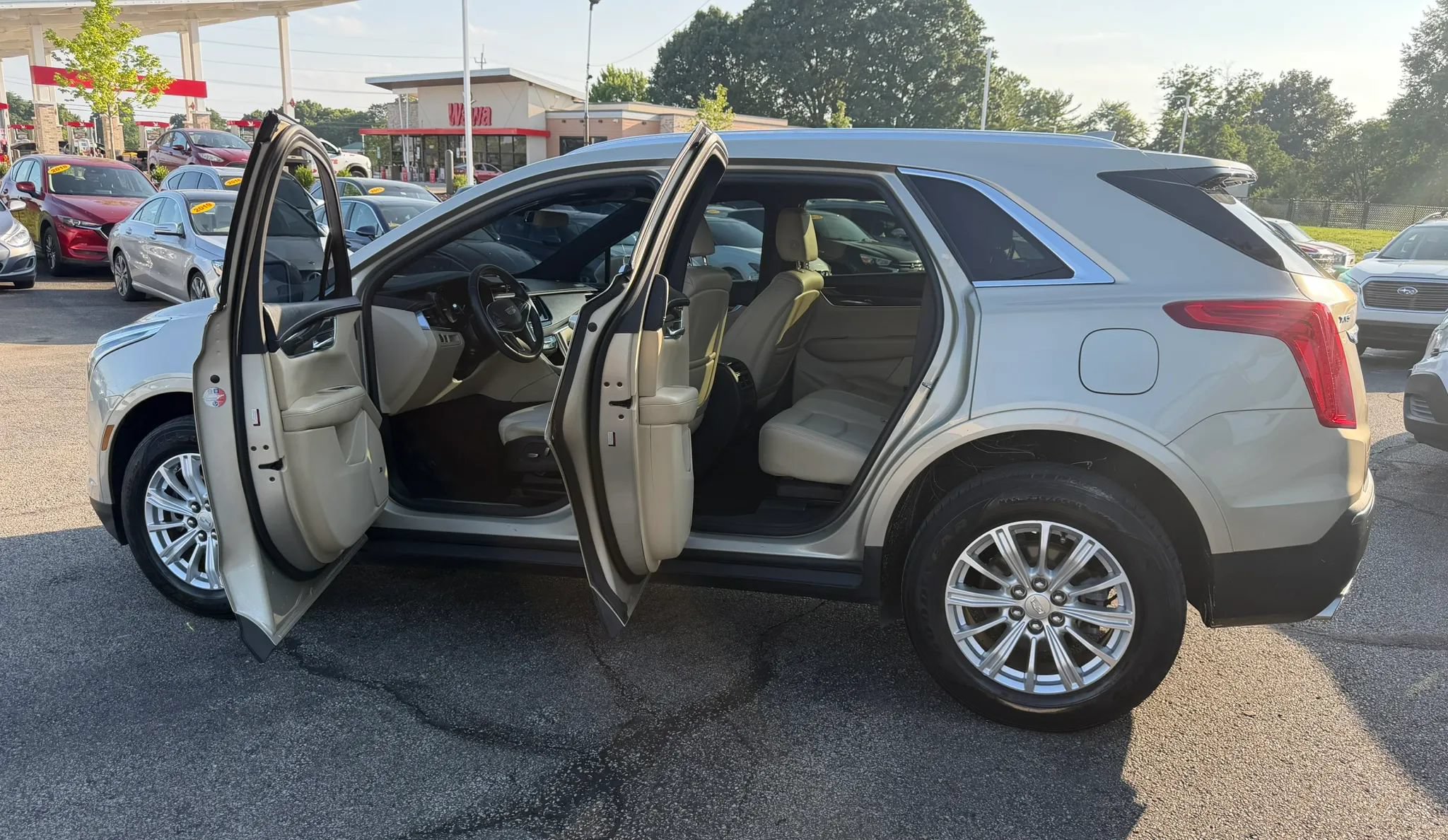 Used 2017 Cadillac XT5 FWD image 13