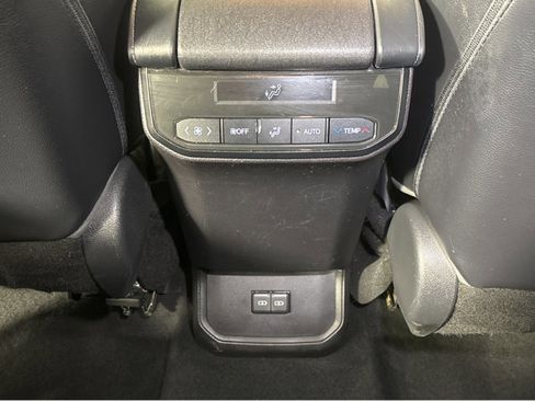 Used 2022 Toyota Highlander XLE image 42