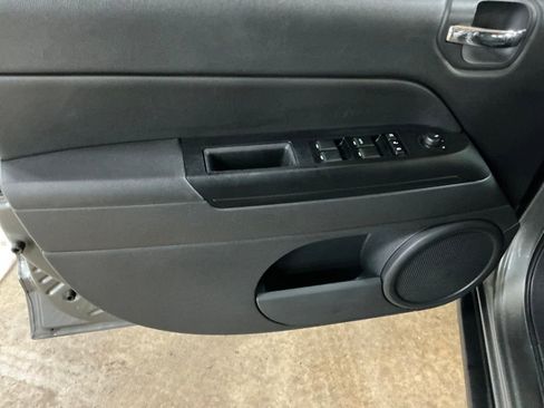 Used 2012 Jeep Compass Latitude w/ Sun/Sound Group image 11