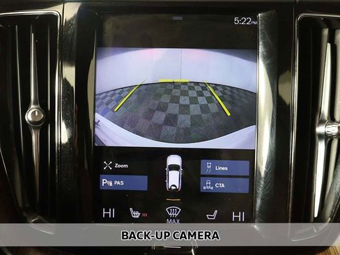 Used 2021 Volvo XC60 T5 Momentum w/ Premium Package image 7