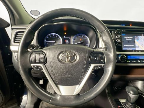 Used 2018 Toyota Highlander XLE FWD image 17
