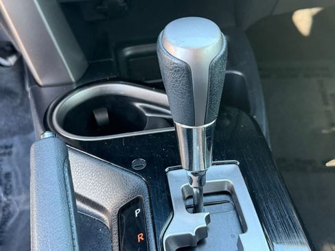 Used 2018 Toyota RAV4 Limited w/ Advanced Technology Package AWD/4WD image 27