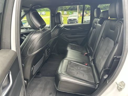 Used 2024 Jeep Grand Cherokee Altitude AWD/4WD image 25