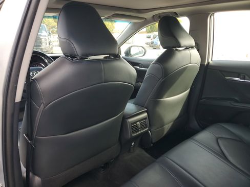 Used 2019 Toyota Camry XSE image 14