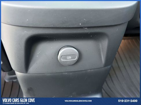 Used 2025 Volvo XC90 T8 Plus w/ Protection Package Premier AWD/4WD image 12