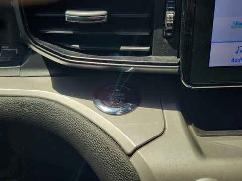 Used 2020 Ford Explorer XLT RWD image 26