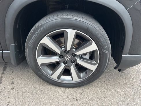 Used 2023 Honda Pilot Touring image 4