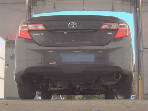 Used 2013 Toyota Camry SE FWD image 7