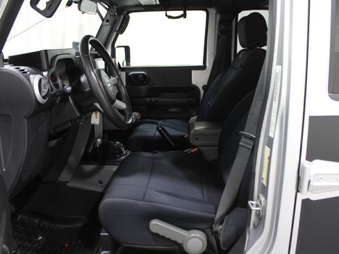 Used 2008 Jeep Wrangler Unlimited Sahara image 3