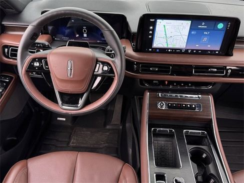 Used 2025 Lincoln Aviator Reserve w/ Jet Appearance Package image 11