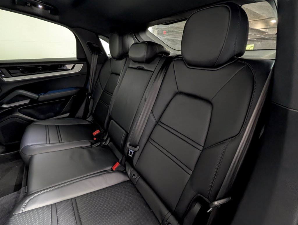 Certified 2024 Porsche Cayenne Coupe AWD/4WD image 22