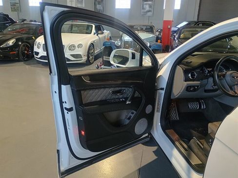 Used 2019 Bentley Bentayga AWD/4WD image 12