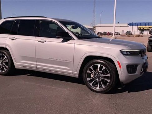 Used 2024 Jeep Grand Cherokee Overland image 3