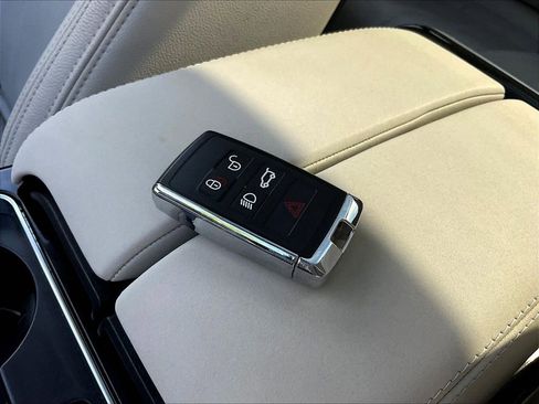 Used 2023 Land Rover Range Rover Velar R-Dynamic S AWD/4WD image 35