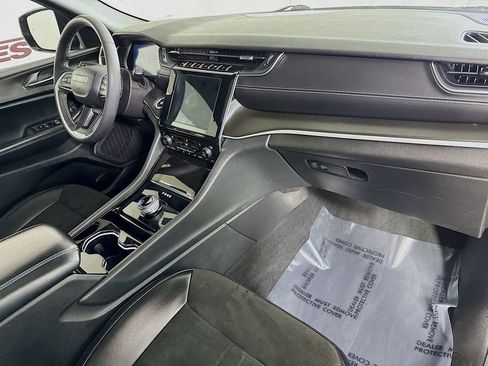 Used 2023 Jeep Grand Cherokee L Laredo image 36