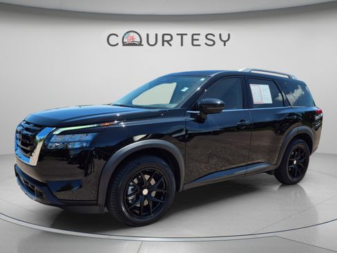 Certified 2025 Nissan Pathfinder SL FWD image 1