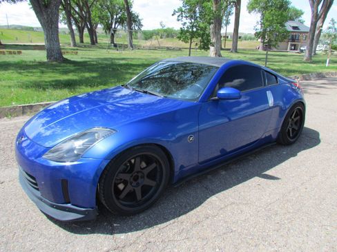 Used 2006 Nissan 350Z Enthusiast w/ (N93) Cargo Convenience Pkg image 9