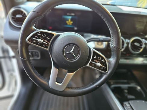 Used 2022 Mercedes-Benz GLB 250 4MATIC image 22