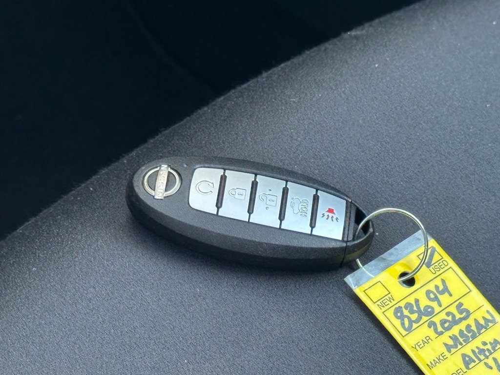 Used 2025 Nissan Altima 2.5 SV FWD image 31