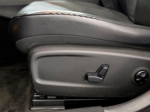 Used 2015 Chrysler 300 C w/ Light Group image 16