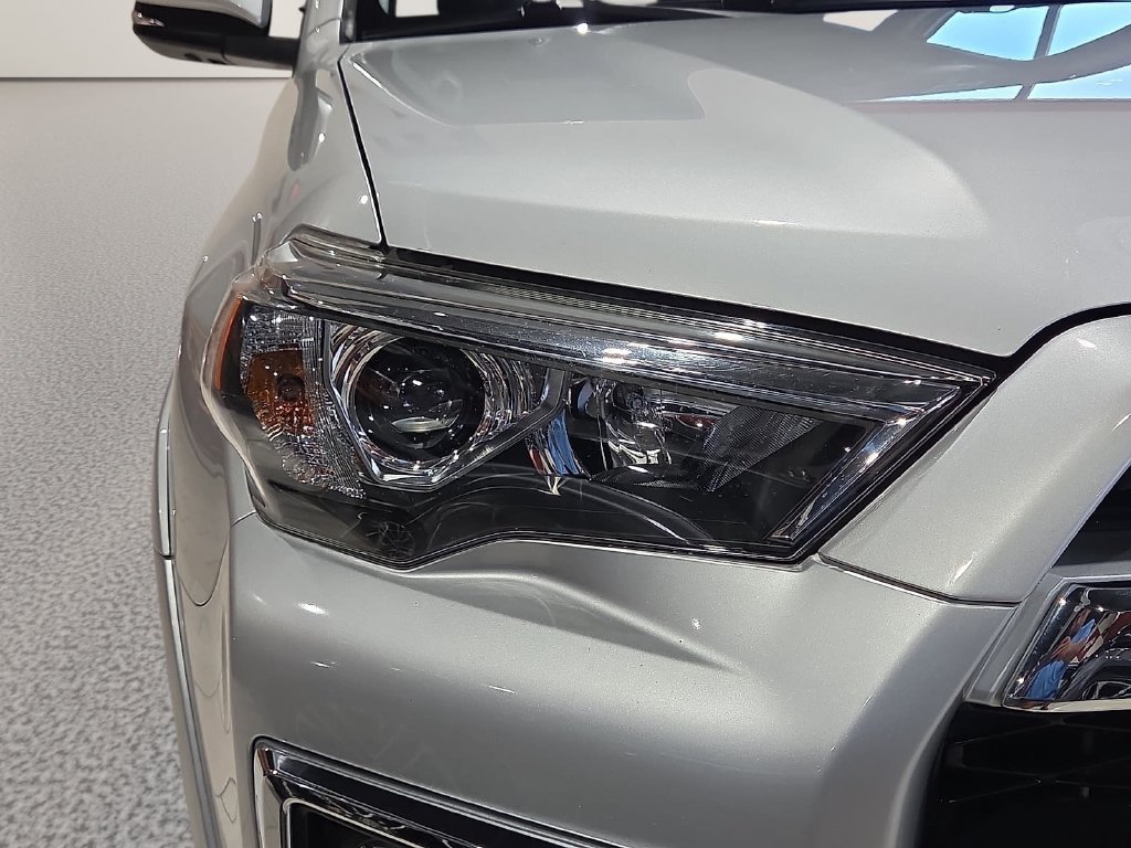 Certified 2022 Toyota 4Runner Limited AWD/4WD image 8