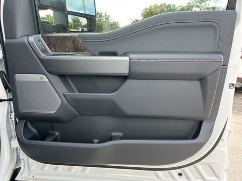 New 2026 Ford F250 Lariat w/ Black Appearance Package image 37