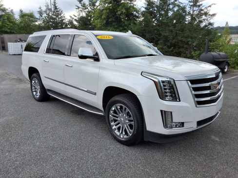 Certified 2016 Cadillac Escalade ESV 2WD image 3