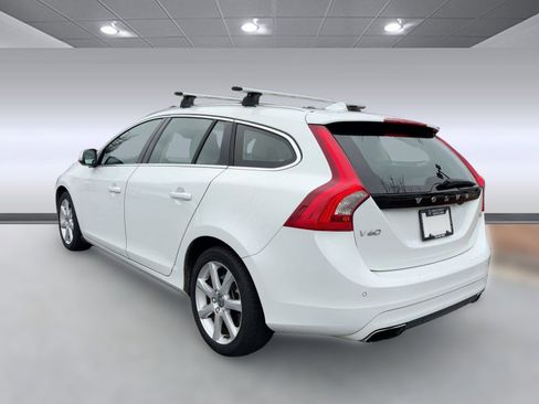 Used 2017 Volvo V60 T5 Premier w/ Convenience Package image 3
