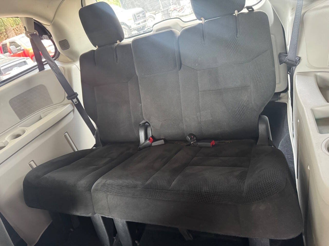 Used 2016 Dodge Grand Caravan SXT w/ Rear Park Assist Package FWD image 18