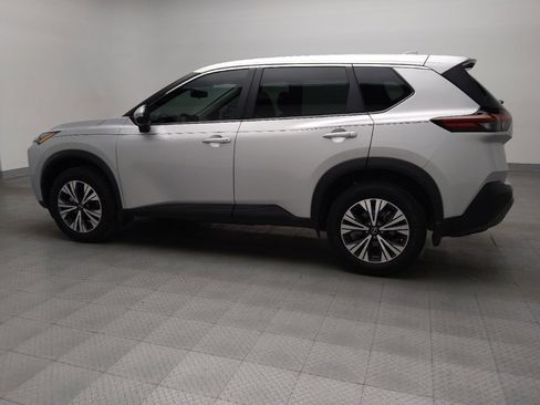 Used 2022 Nissan Rogue SV image 3