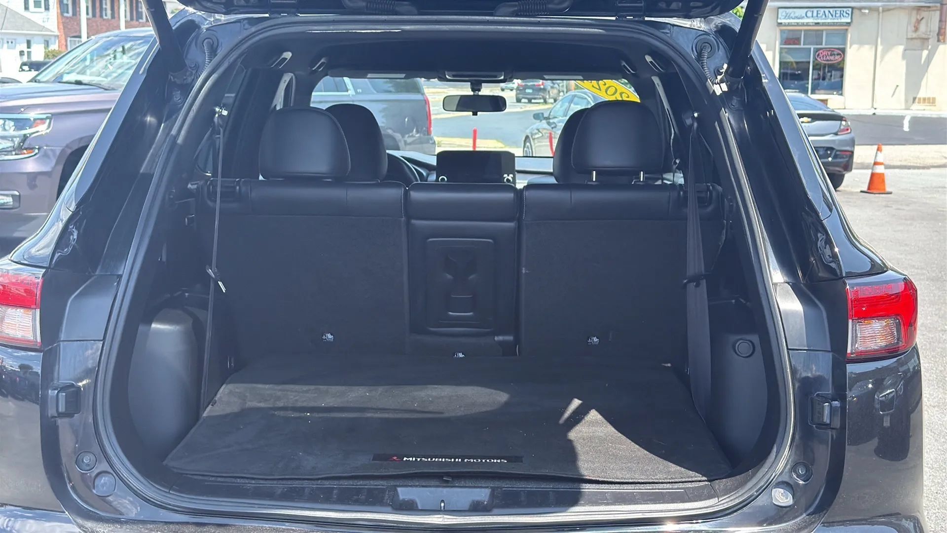 Used 2024 Mitsubishi Outlander FWD image 10