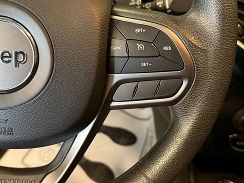 Used 2021 Jeep Cherokee Latitude image 10