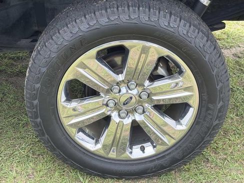 Used 2019 Ford F150 XLT w/ Equipment Group 302A Luxury AWD/4WD image 16