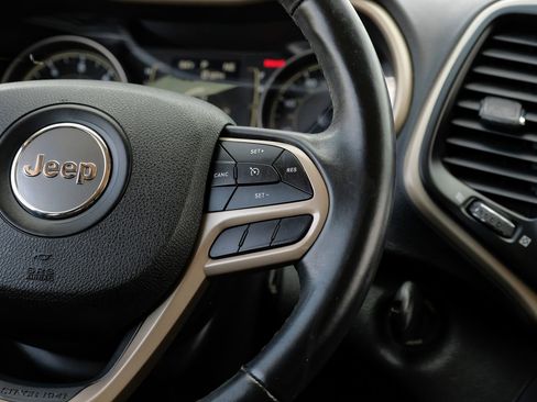 Used 2017 Jeep Cherokee Latitude w/ Safety/Convenience Group image 19
