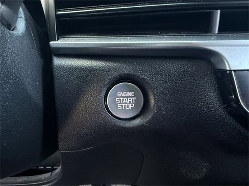 Used 2024 Kia Sorento S image 23
