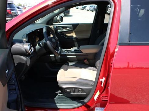 Used 2025 Chevrolet Equinox ACTIV w/ Safety and Technology Package FWD image 16