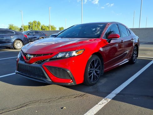 Used 2024 Toyota Camry SE FWD image 2