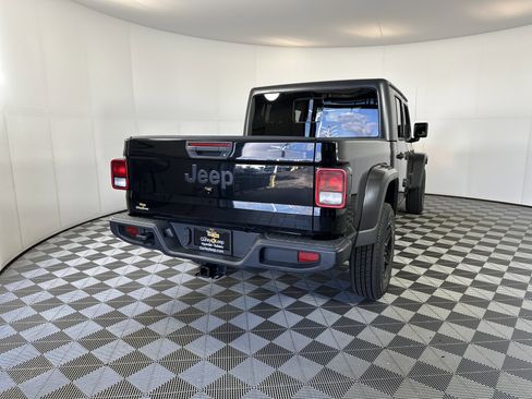 Used 2021 Jeep Gladiator Sport image 10