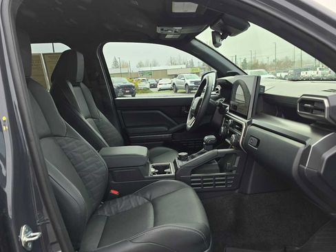 Used 2025 Toyota 4Runner TRD Off-Road Premium AWD/4WD image 12