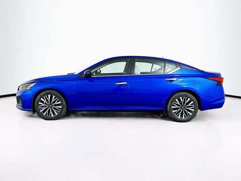 Used 2025 Nissan Altima 2.5 SV FWD image 4