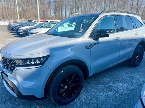 Certified 2023 Kia Sorento S w/ Panoramic Sunroof Package image 2