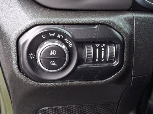 Used 2021 Jeep Gladiator Sport image 29