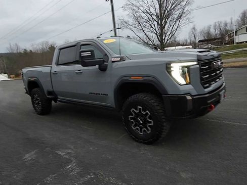 Used 2024 GMC Sierra 2500 AT4X image 2