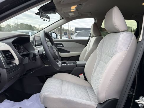 Used 2023 Nissan Rogue SV image 11